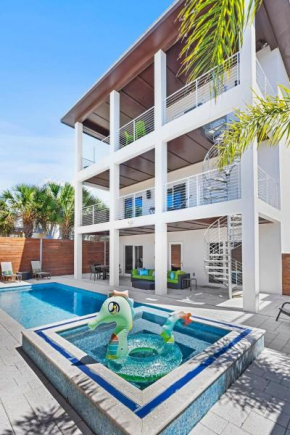Ocean Views Sunrises and Sunsets Sparkling Pool and Spa Steps to Sand